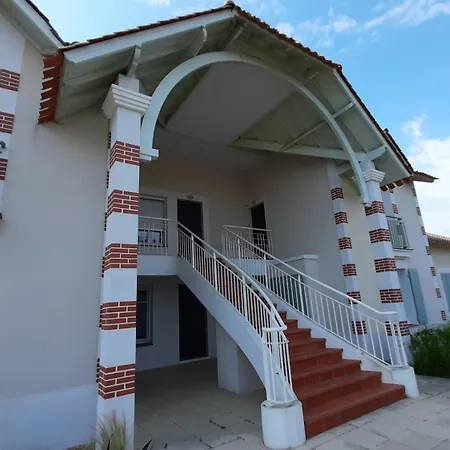 Paree D Eau 104 - Avec Piscine - Rez De Jardin 1 *